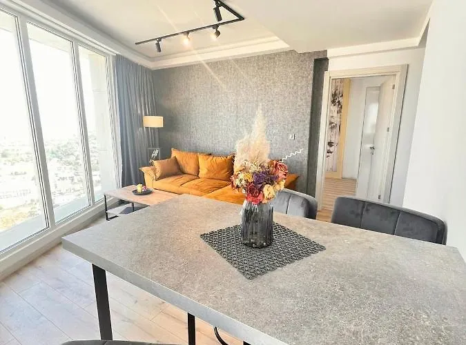 Alfred Sky Smart 29th Included Apartment *